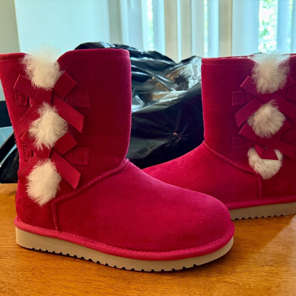 Koolaburra Pink Suede Boots with White Fur NWOT